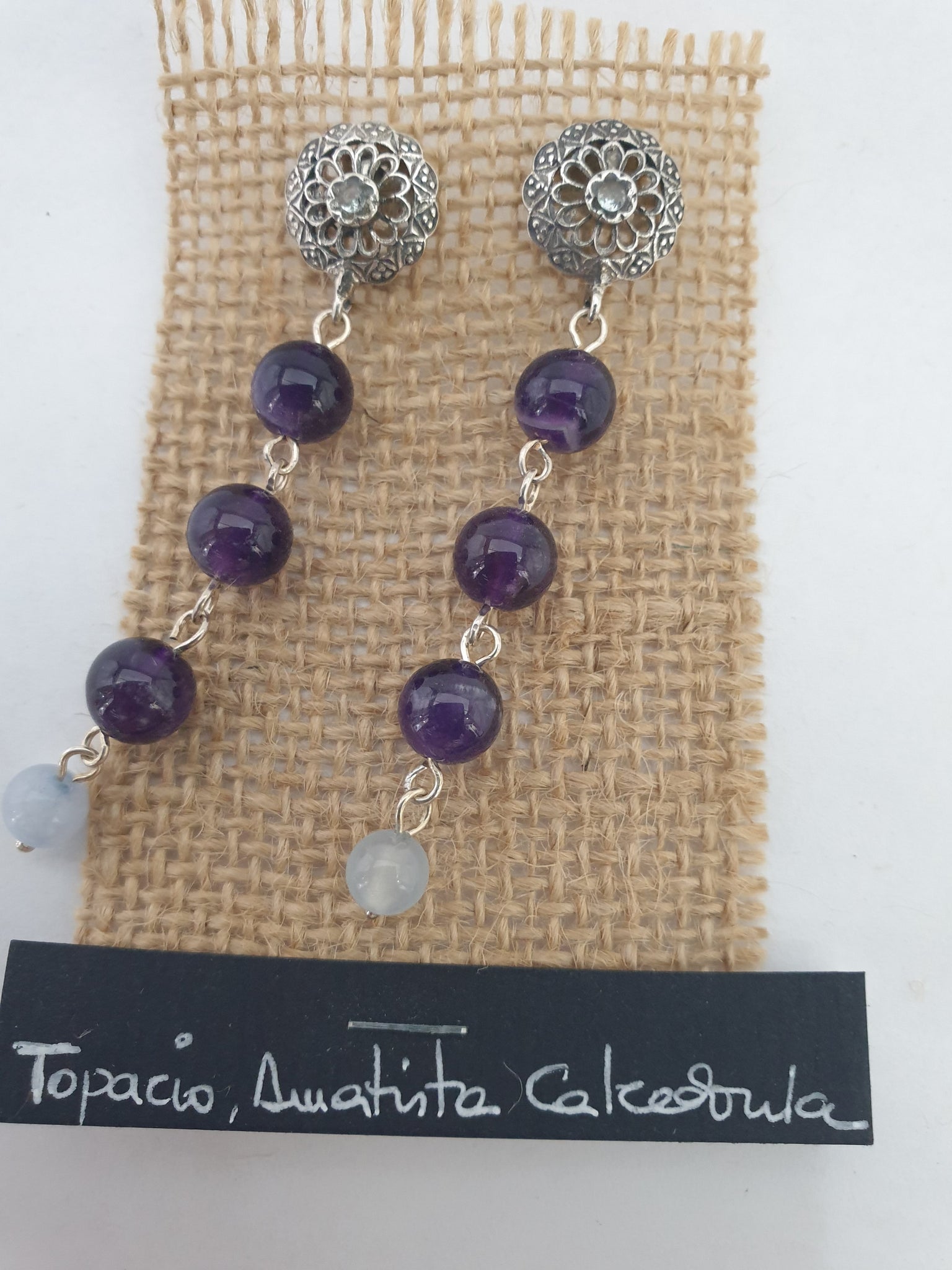 Pendientes Fernandinos largos con bolas amatistas y calcedonia